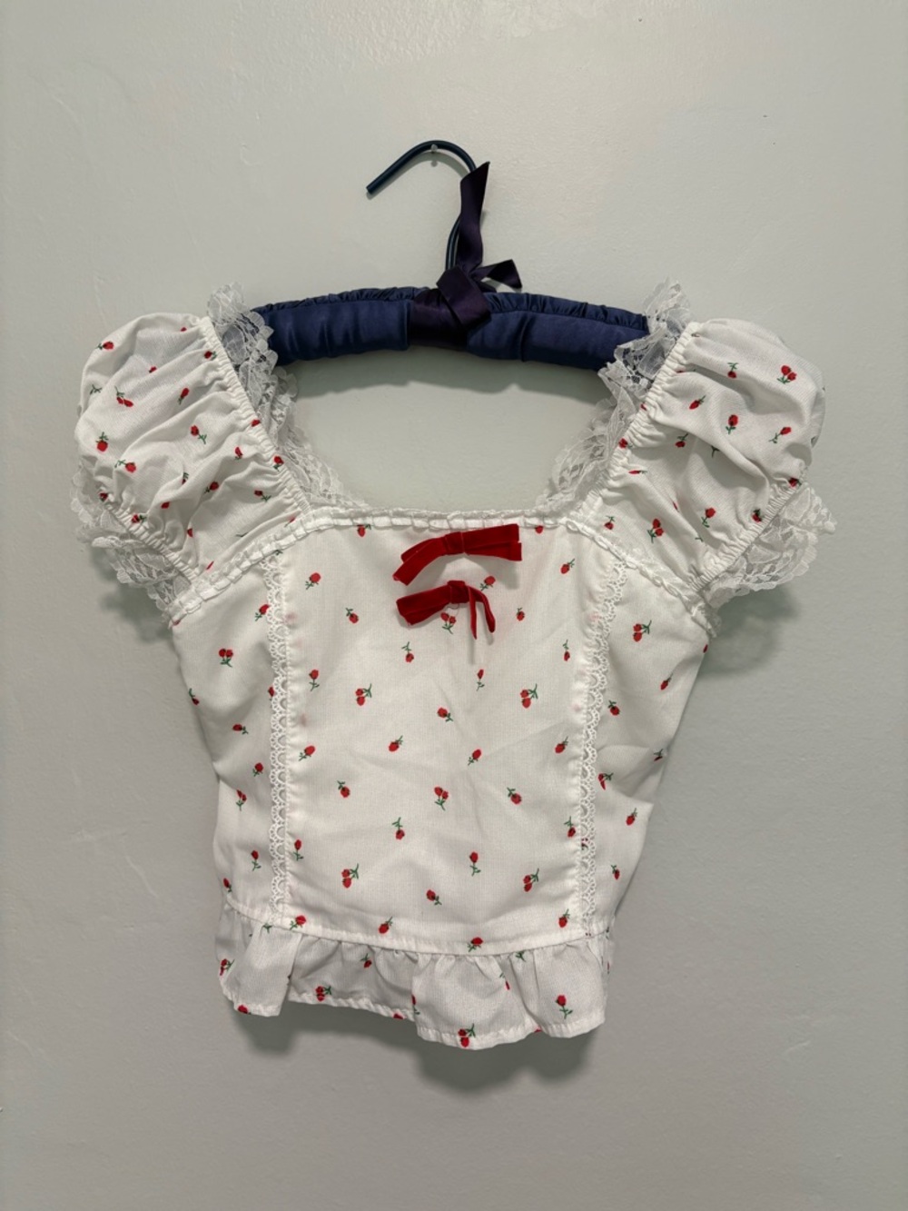 White Rose-Print Lace Trim Puff Sleeve Crop Top